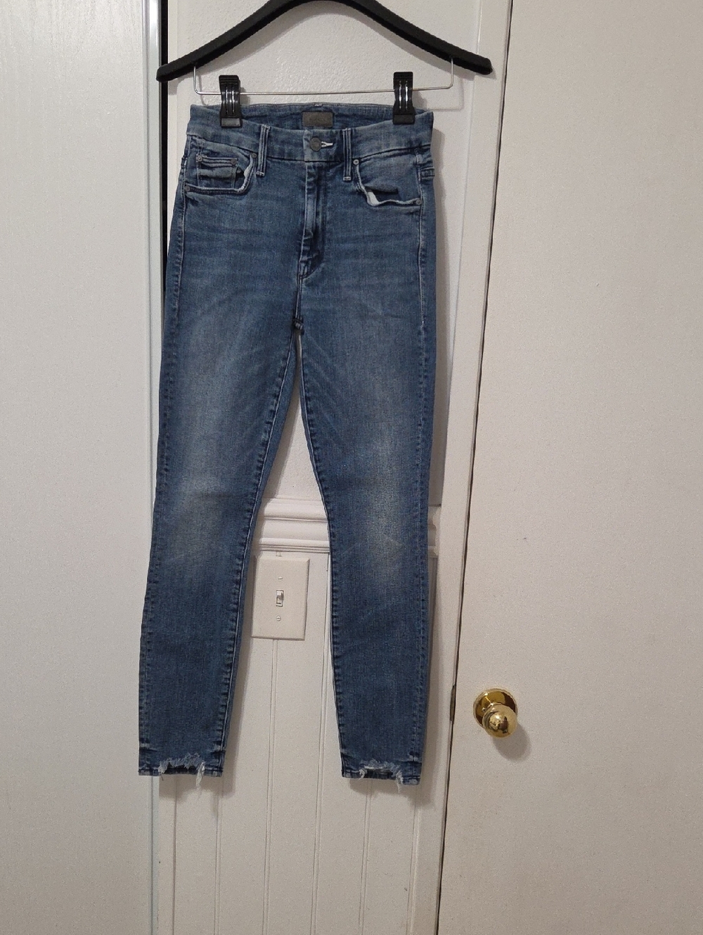 MOTHER Skinny Jeans in Medium Blue Wash